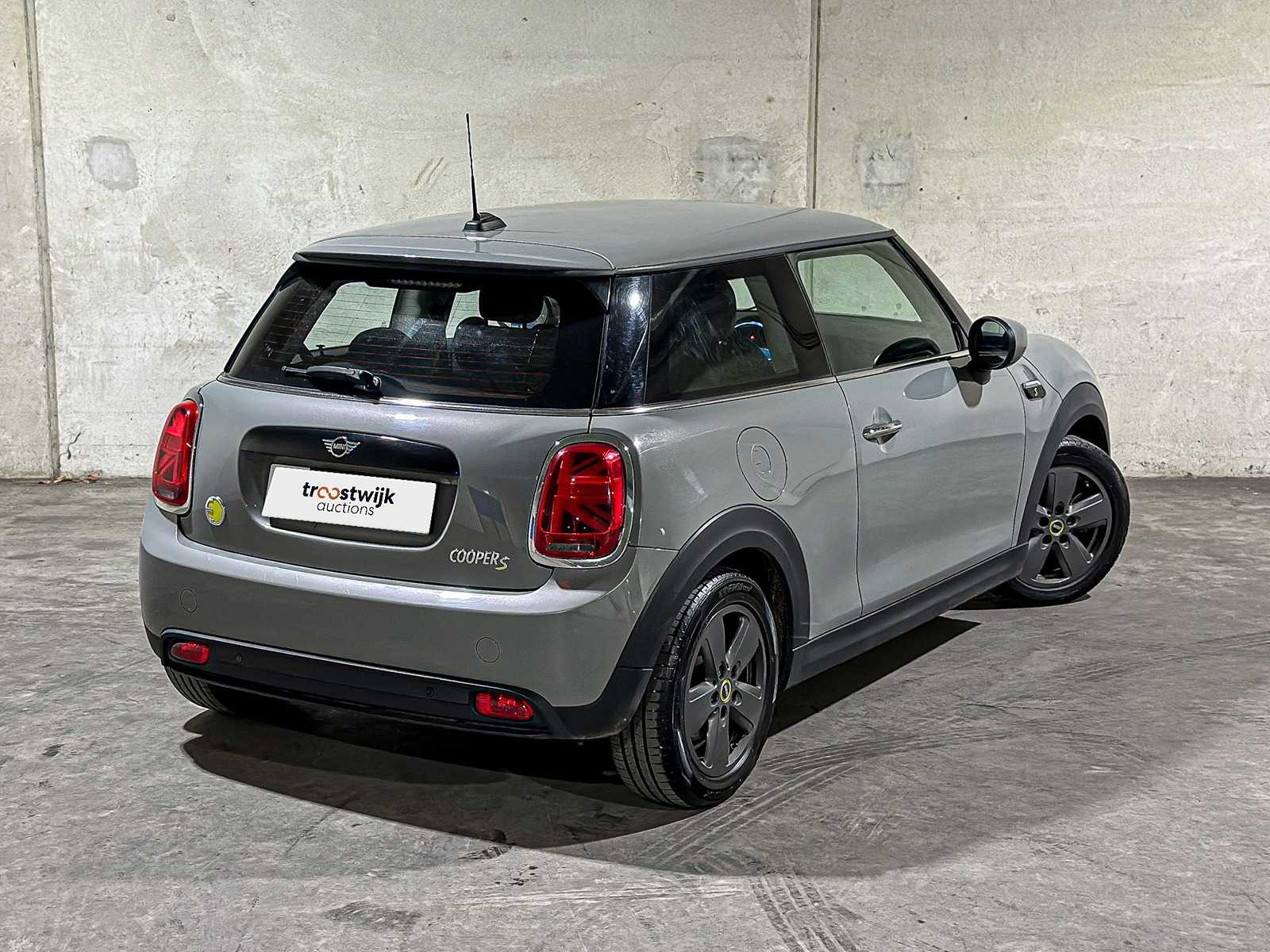 MINI Cooper Electric Essential 33 kWh 184pk 2021 F56 (Origineel-NL), L-232-DH
