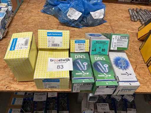 9 dozen houtschroeven en bouten