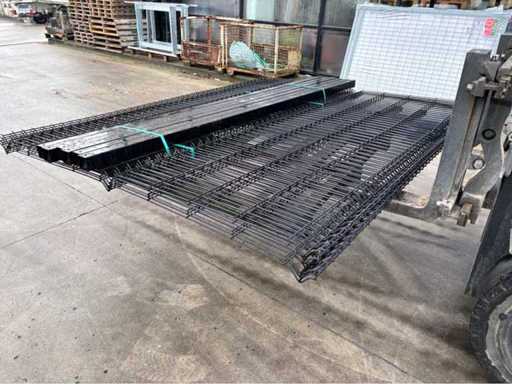 In Europa werden 3D 4/5mm Lot-Paneele mit Pfosten und Klemmen hergestellt