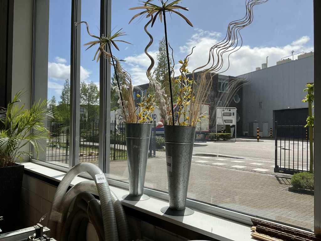 Vase aus verzinktem Metall (2x)