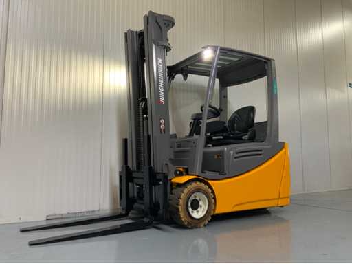 Jungheinrich EFG218 - 4.8M Triplex, Free-Lift, Spostamento Laterale, Sterzo a Sfioramento - Carrello Elevatore