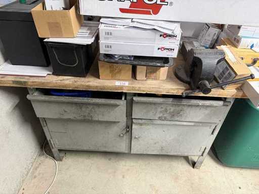 Werkbank / Werktafel met bankschroef