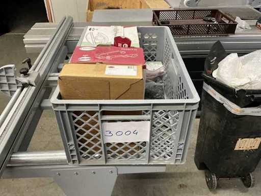 Lote mezclado con conectores Lamello Cabineo en caja de plástico, aproximadamente 2000 piezas