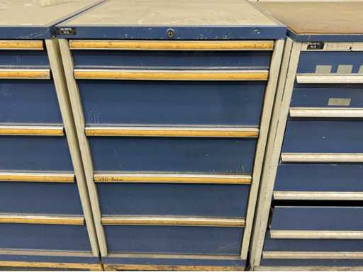   Szafka z zawartością