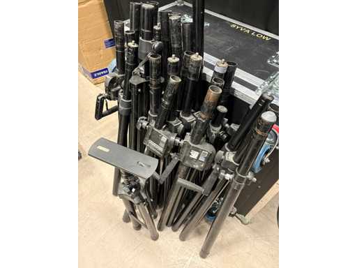 Diverse statieven en luidsprekerhaken