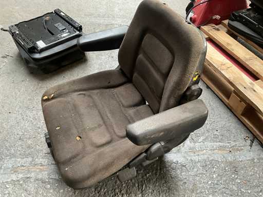 Gefederter Sitz, Federsystem, Sitz mit Armlehne