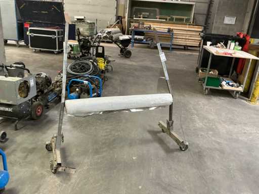 Mobilny stalowy uchwyt na rolki o profilu