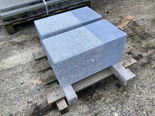 2 piedistalli solidi in pietra di calcare belga blu - tagliati a mano