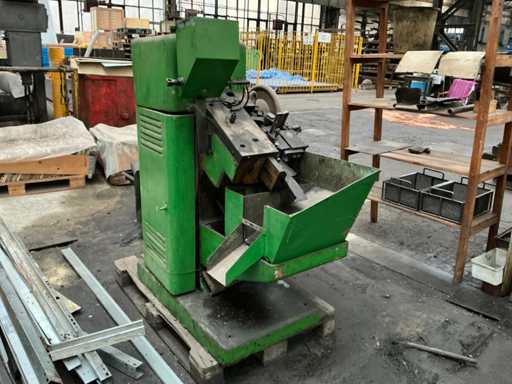 1982 ZOM GW51 Verschlussformmaschine