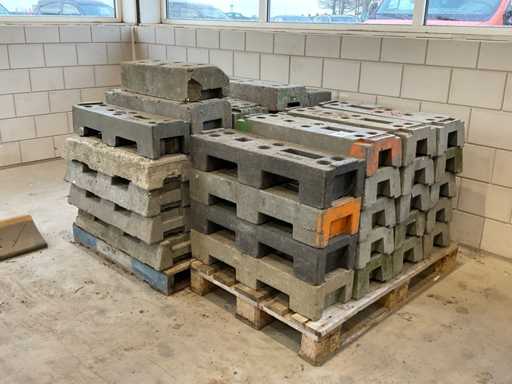 Molti piedi per la recinzione da costruzione