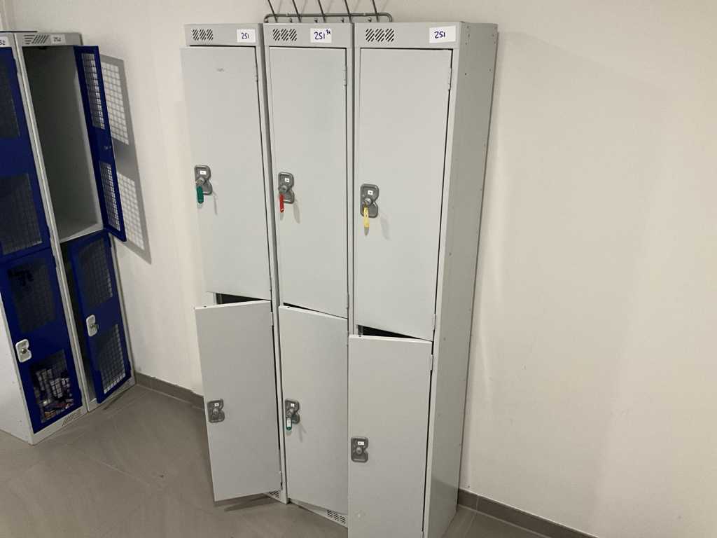 Locker cabinet (3x)