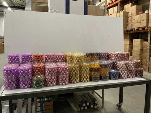 Série de différentes boules de Noël en verre 40mm 36/tube (92 tubes)