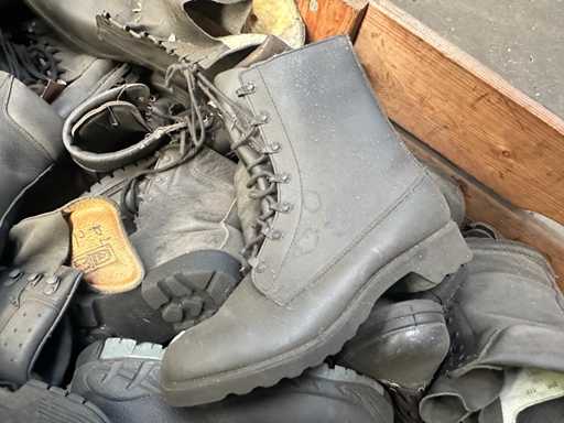 Partia skrzyń wojskowych