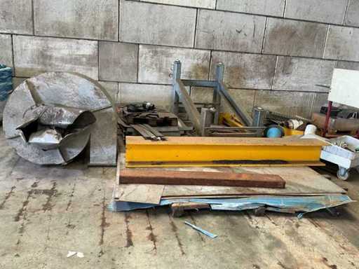 Batch of various metal remnants