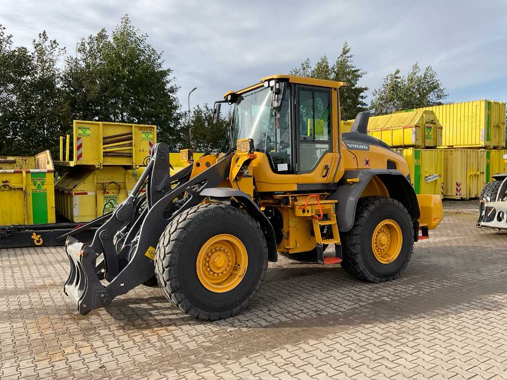 Surplus earthmoving machines, equipment and trucks due to renewal of Werf Oldebroek