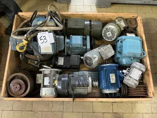 Stock d’accessoires, de pièces détachées et de stocks d’entrepôt