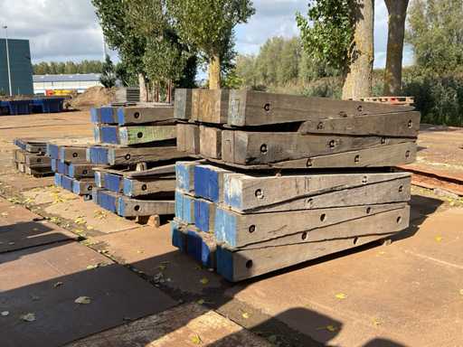 Hardwood ramp (approx. 29x)