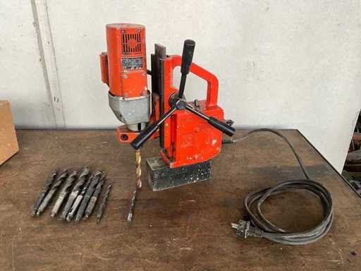 Machine de forage Fein DSK 658-5 avec support magnétique et perceuses métalliques