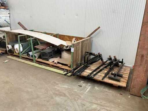 Roof foil + balustrade supports