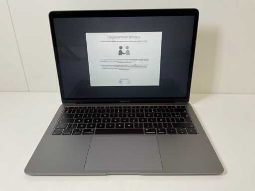 Apple MacBook Air 13.3", Core(TM) i5 8th Gen, 16 GB RAM, 251 GB NVMe Laptop