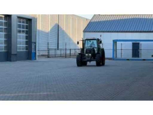 cb89ecb1-1125-4c89-b803-7bd67b7e5481.mp4