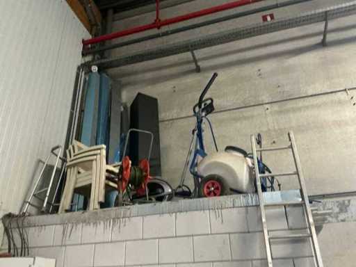 Mobile garden sprinkler