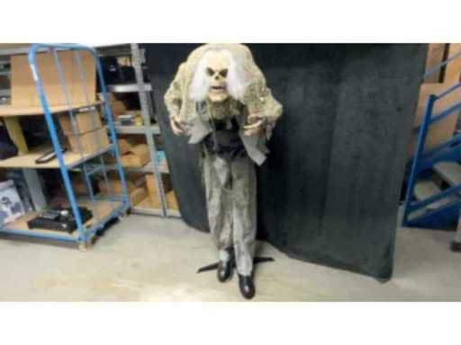 98fd32dc-91c5-4258-a93b-e2d85e84a9dc.mp4