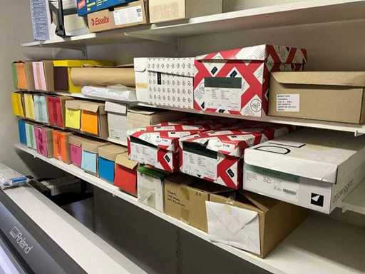 Petit lot d’enveloppes et de tubes