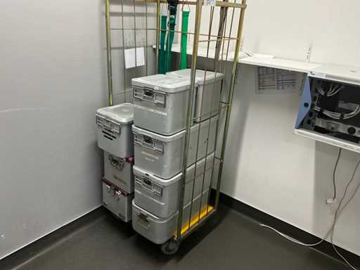 Trolley met metalen behuizing chirurgie