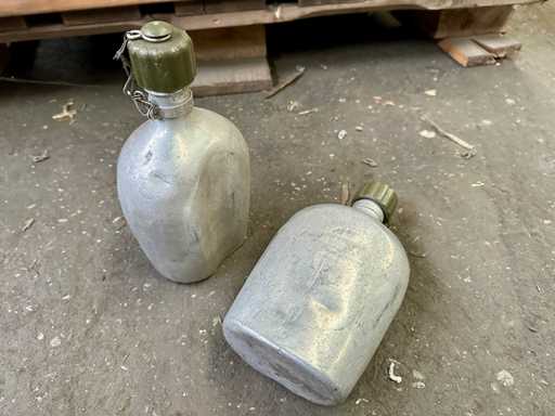 Lot de cantines métalliques