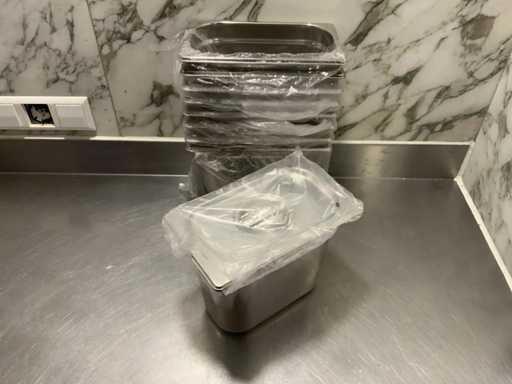 Pojemnik gastronomiczny z pokryw? GN 1/4-200 (9x)