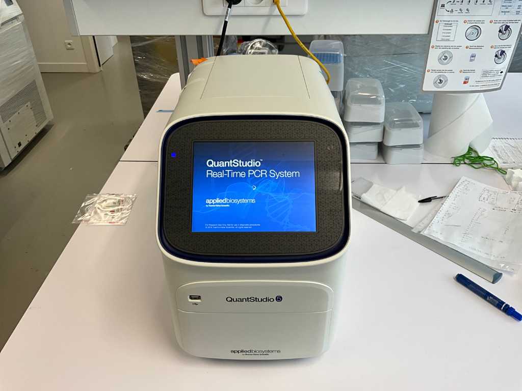 2018 Biosisteme aplicate Sistem PCR în timp real QuantStudio 5
