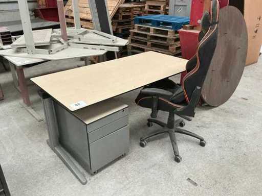 Tavolo dell'ufficio