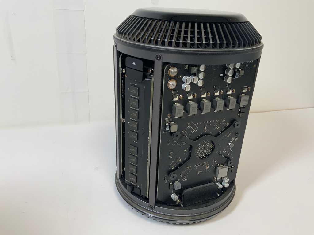 Apple Mac Pro, Xeon(R) E5-1650 v2, 32GB RAM, 500GB SSD, AMD Radeon