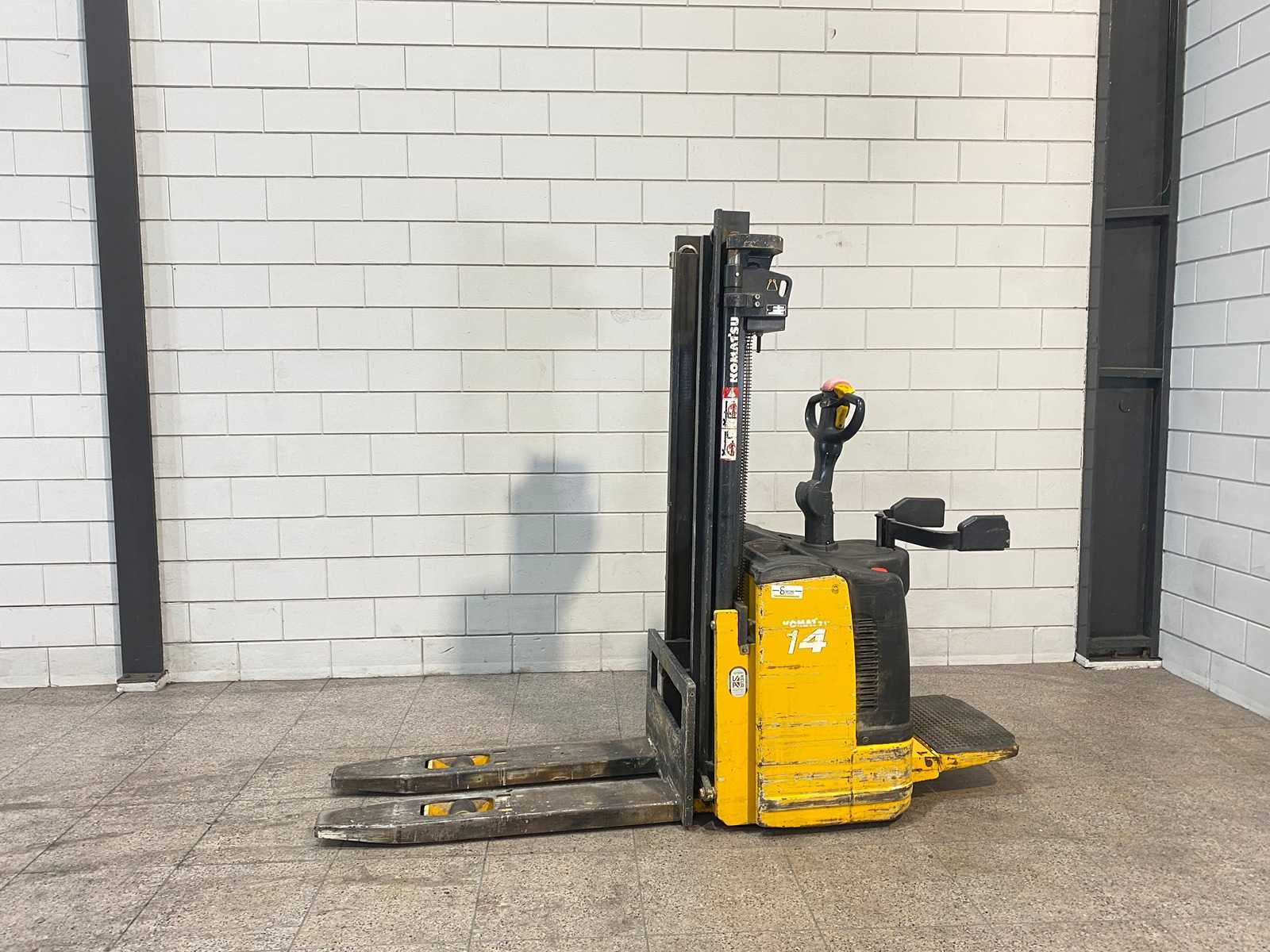 Komatsu – 2008 – MWS14F – Stacker