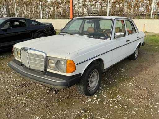 Mercedes-Benz 300D Turbo Diesel Auto Passeggeri del 1982