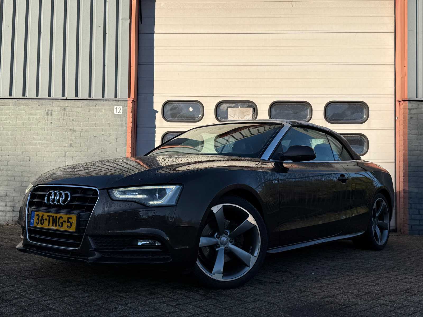 Audi A5 Cabrio z 2012 r. – samochód osobowy z automatyczną skrzynią biegów