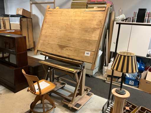 Antieke houten tekentafel