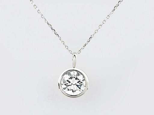 14 KT witgouden ketting met hanger van 2,10 cts en laboratoriumgekweekte diamant
