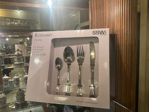 3 x 24 delig bestek en divers keukengerei