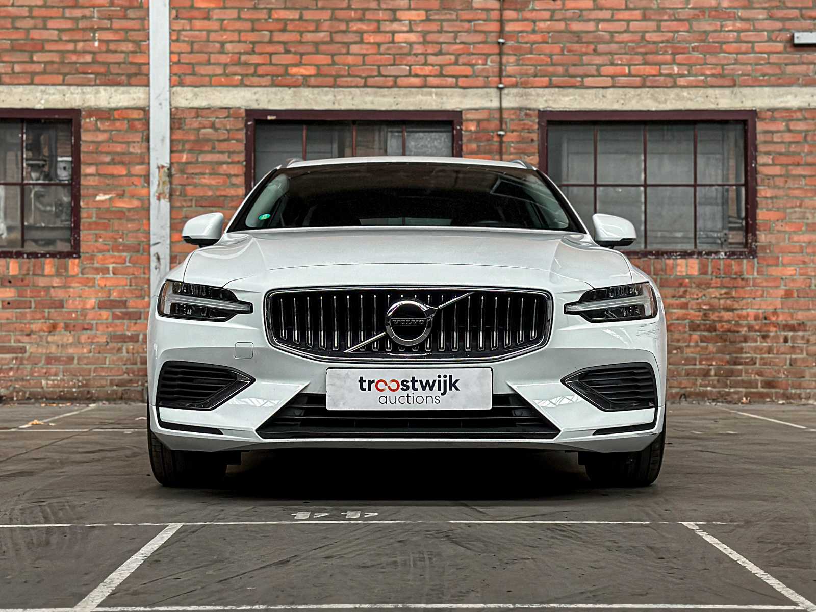 Volvo V60 2.0 T6 Recharge AWD Inscription Expression 253pk 2021 (Origineel-NL + 1e eigenaar), N-828-HZ