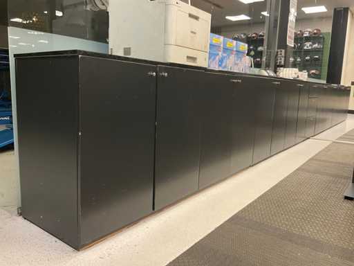 Parete di armadio con piano in granito