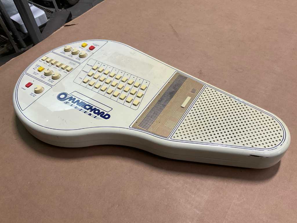 Suzuki OM-27 Omnichord | Troostwijk Auctions