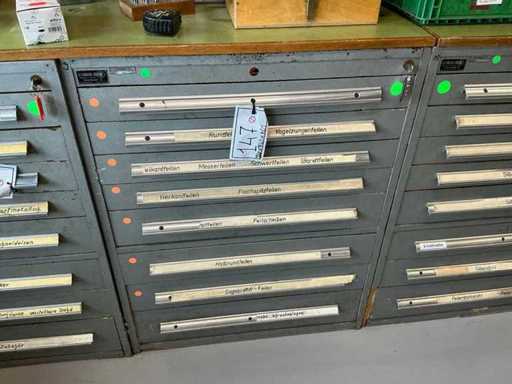Werkstattschrank mit Inhalt