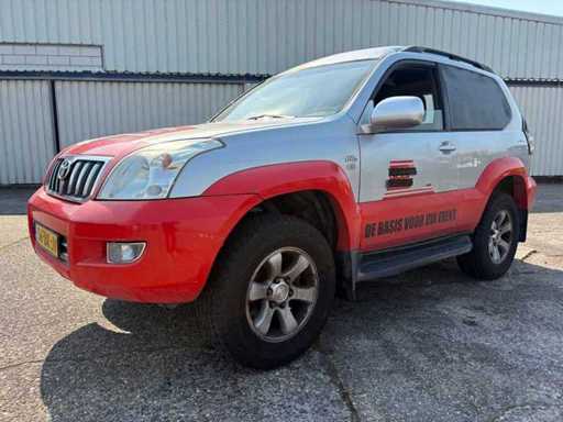 Toyota Land Cruiser 3.0 D-4D VX HR BL.V. Pojazd komercyjny z 2003 roku