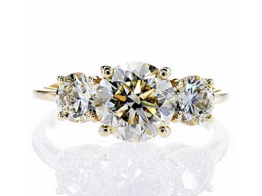 Gorgeous Luxury Ring Natural Fancy Yellow Diamond 3.22 carat