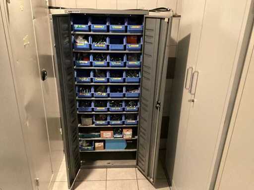 Armario metálico gris Schäfer Shop – dentro de 9 estantes, 158 × 67 × 27 cm con contenido – piezas estándar, ver imagen