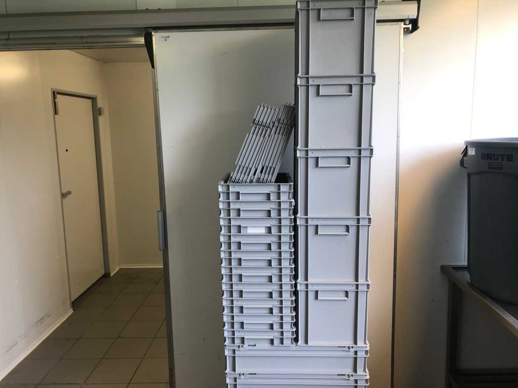 Plastic catering crates (20x)