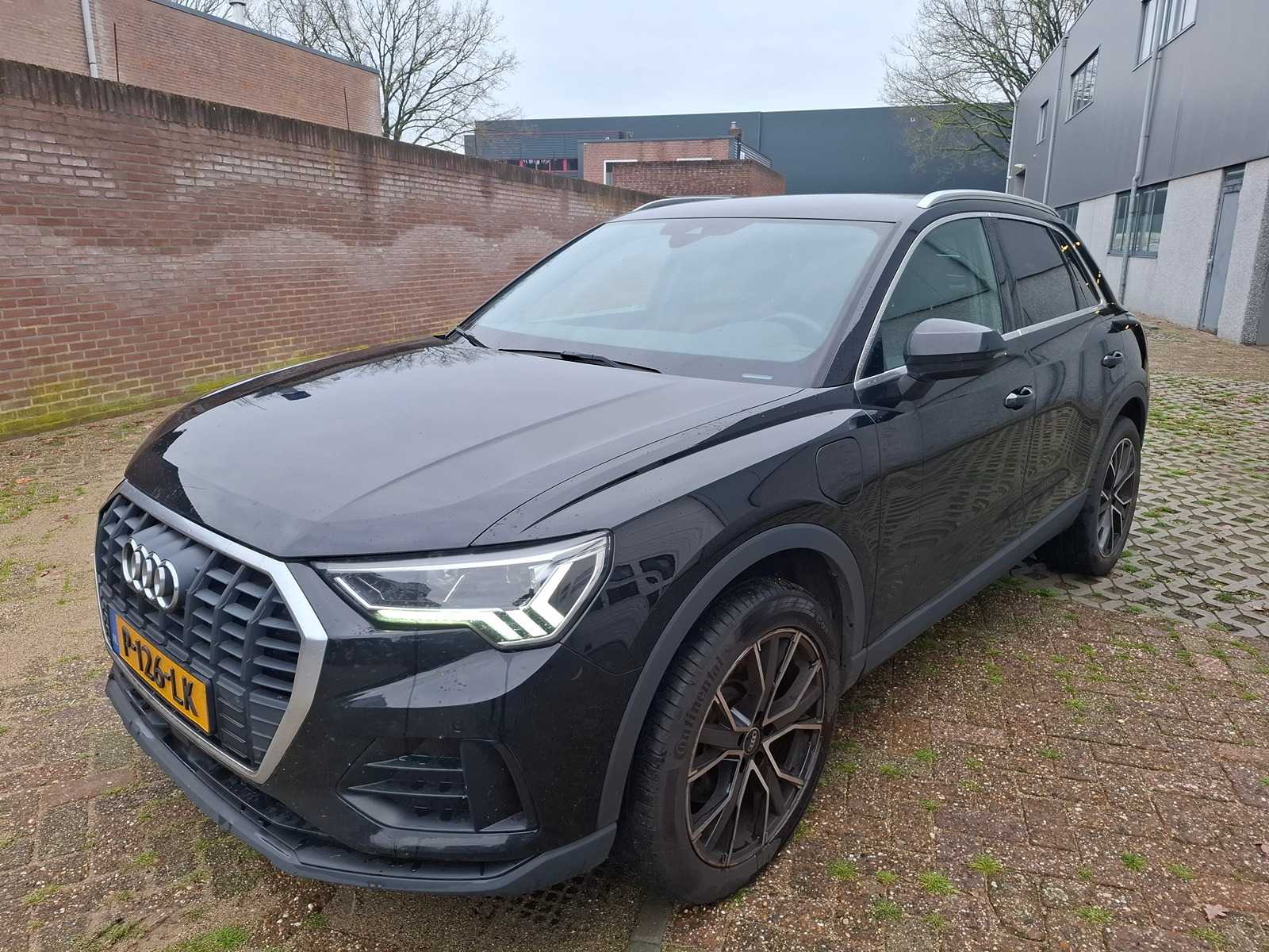 Audi – Q3 – 45 TFSI e S edition – Car