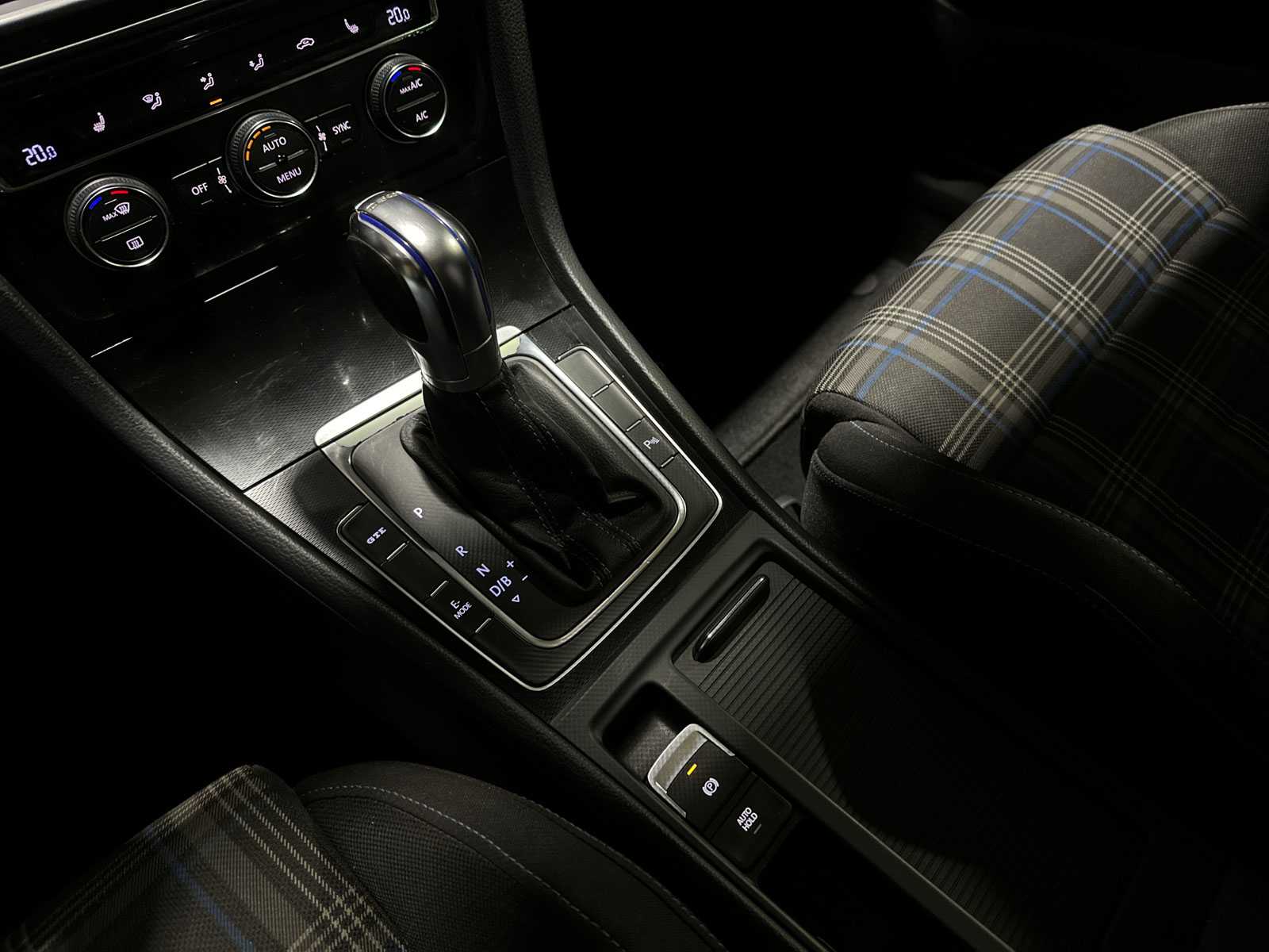 Volkswagen Golf GTE 1.4 TSI 204pk 2015 (Origineel-NL), 1-ZNB-51